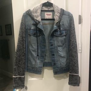 MOSSIMO DENIM JACKET WITH GRAY SWEATSHIRT
